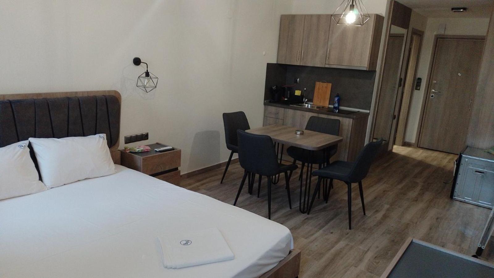 Blue Wave Luxury Suites Nea Iraklitsa Oda fotoğraf