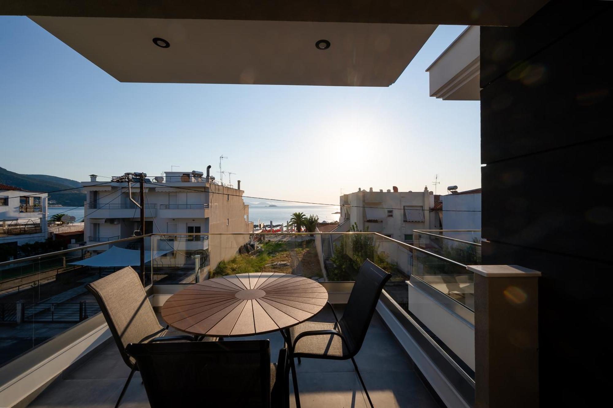 Blue Wave Luxury Suites Nea Iraklitsa Oda fotoğraf
